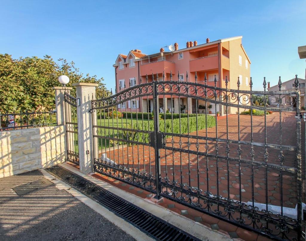 Family Friendly Apartments With A Swimming Pool Nevidjane, Pasman - 18054 Neviđane Zewnętrze zdjęcie